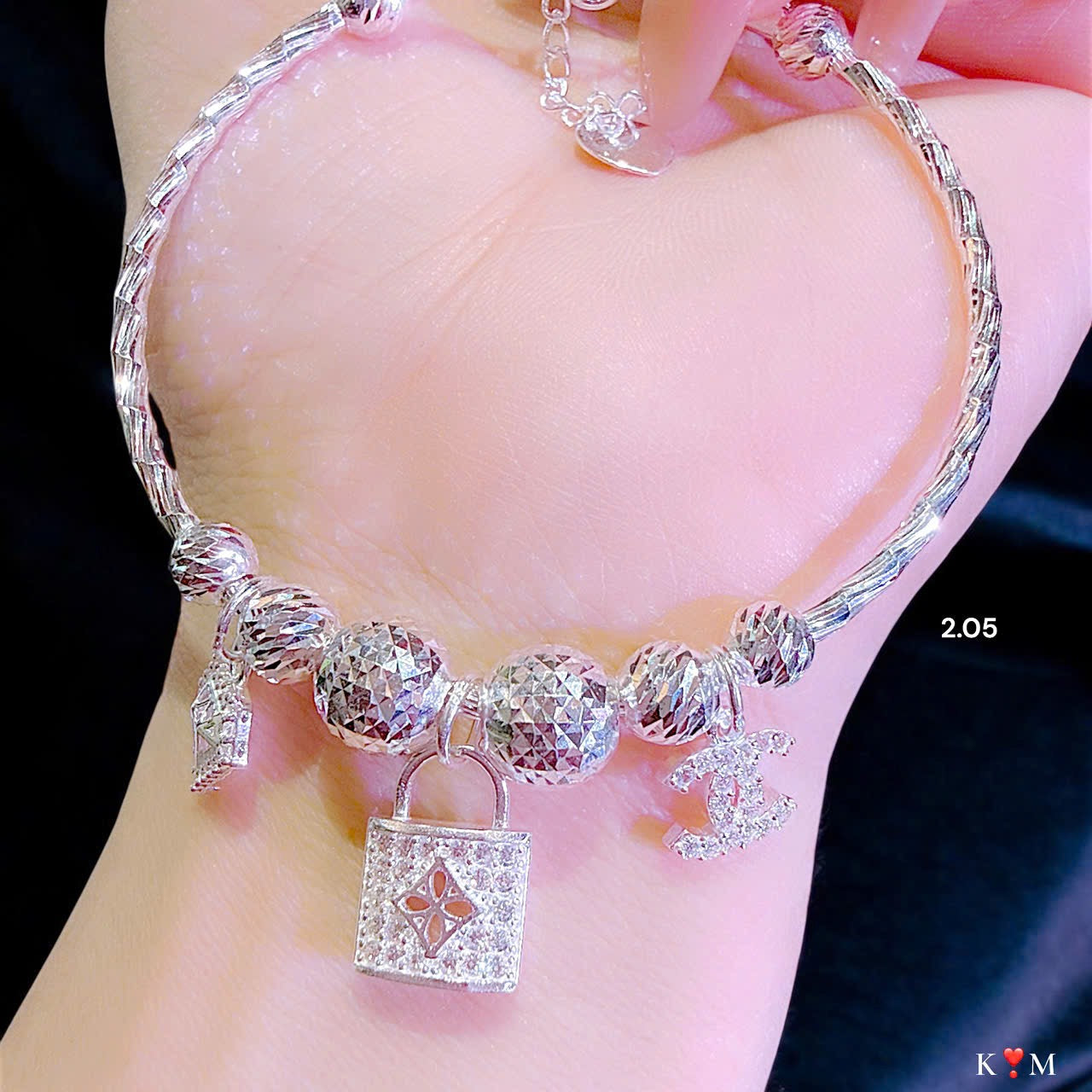 Lắc tay bạc bling bling nhìn góc nào cũng xinh