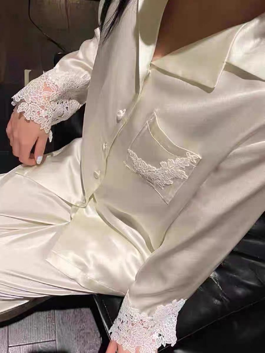 Pijama dài lụa phối ren hoa trắng