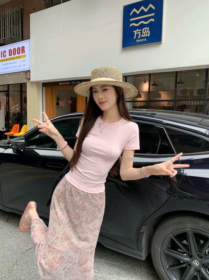 Set áo phông hồng trơn basic mix chân váy dài hoa nhí