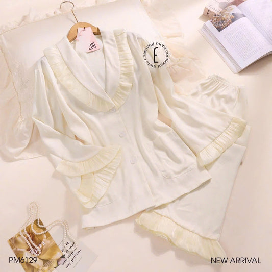 Pijama trắng ngà viền bèo vibe sang tiểu thư