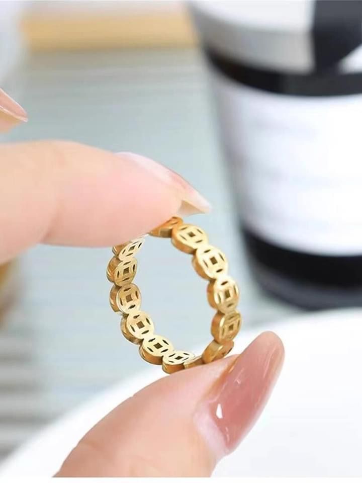 Nhẫn titan kim tiền