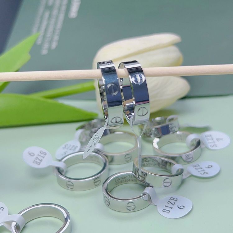 Nhẫn Cartier màu silver
