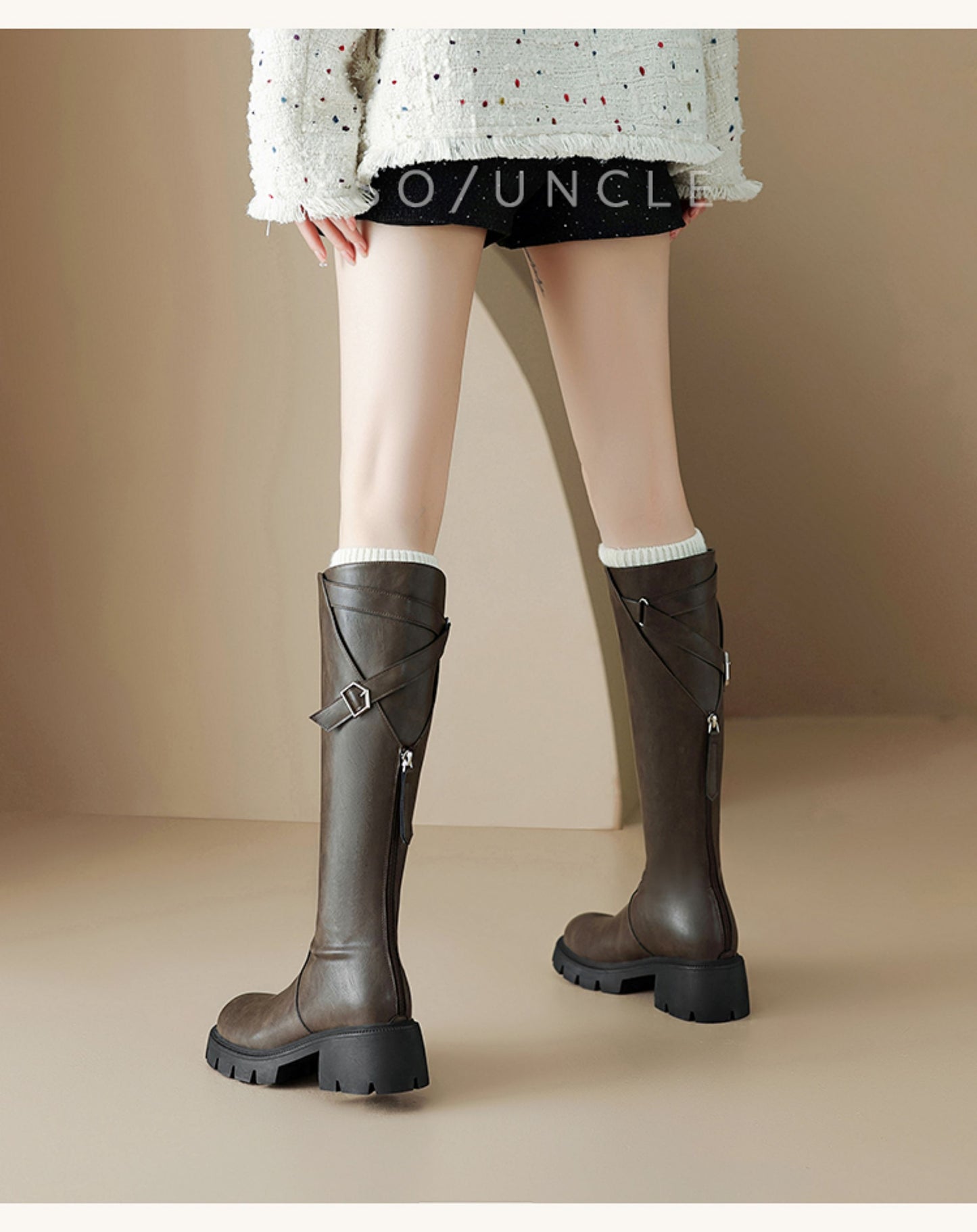 Giày boots da cổ cao dây chéo sau