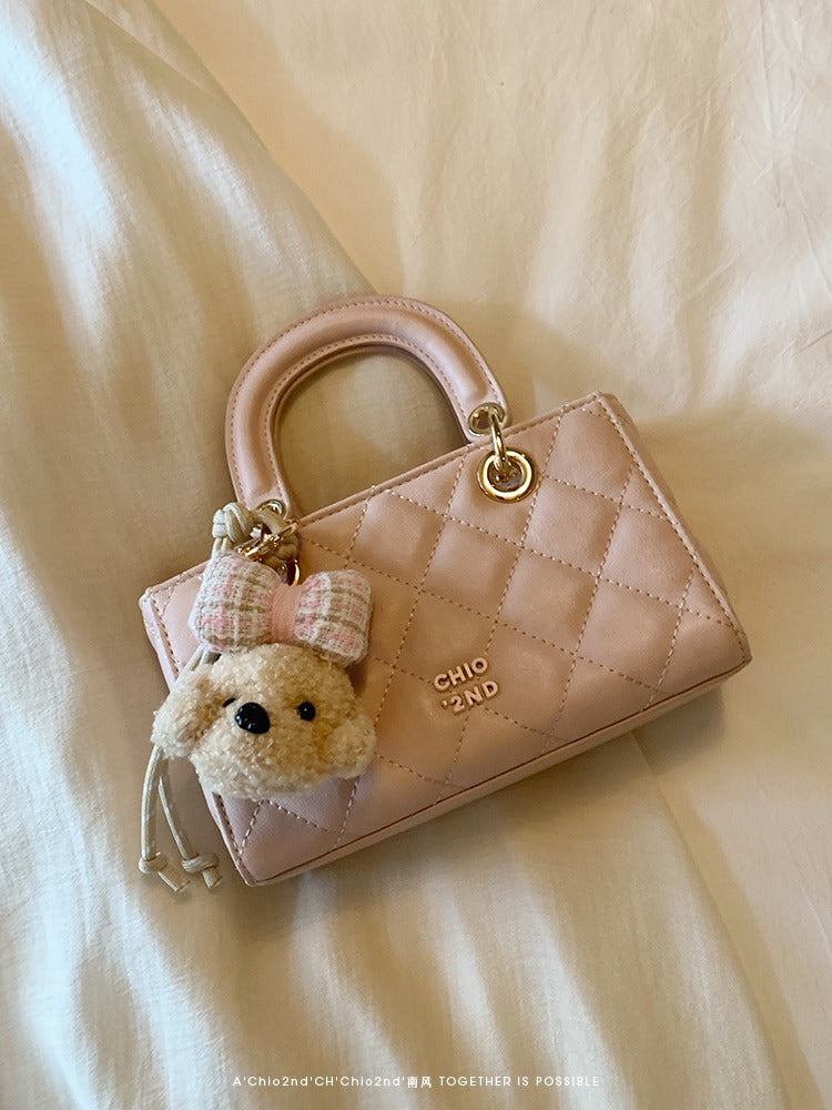 Túi đeo chéo Chio'2nd kèm charm gấu dễ thương