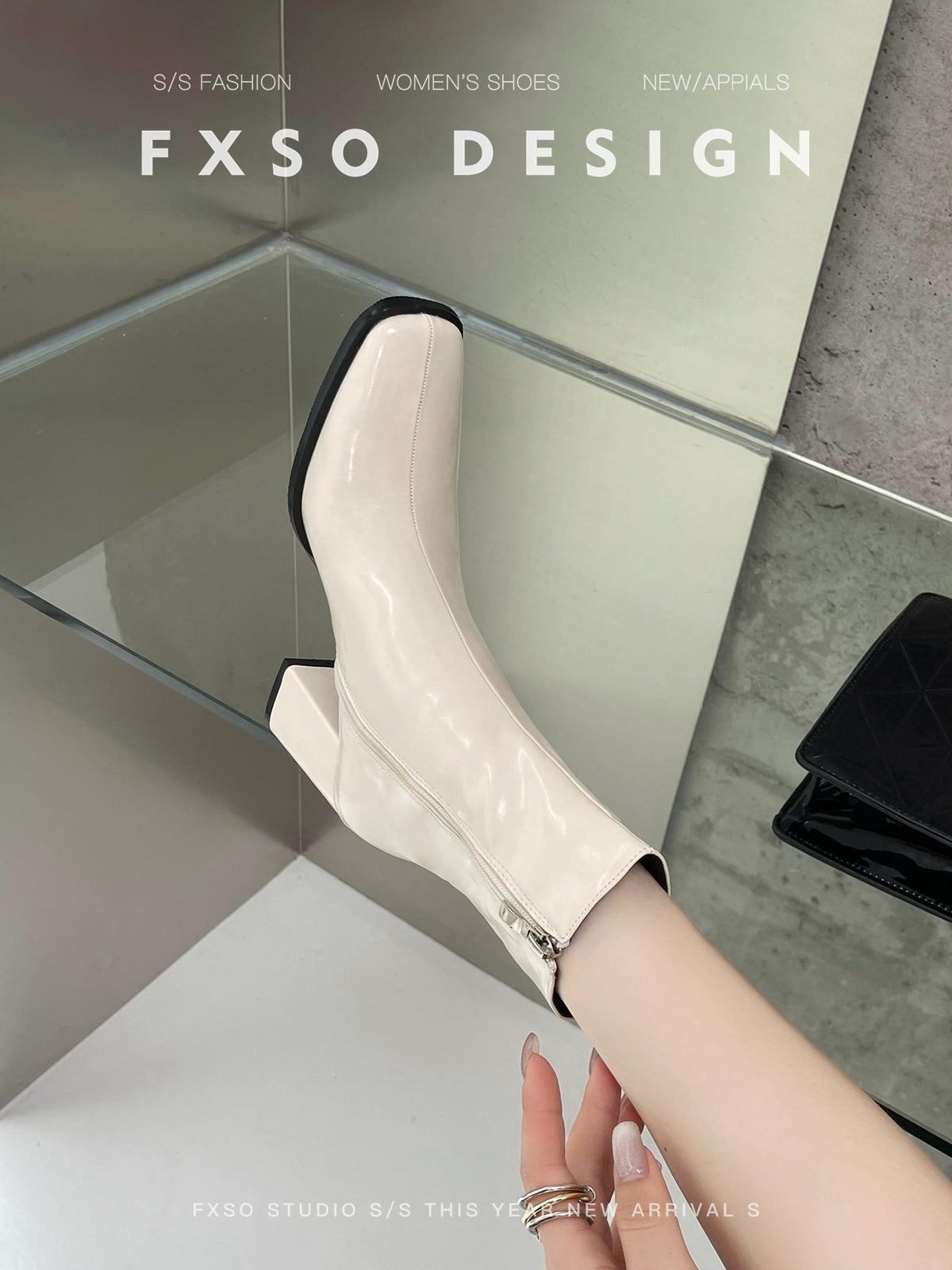Giày boots mũi vuông cổ thấp gót vuông