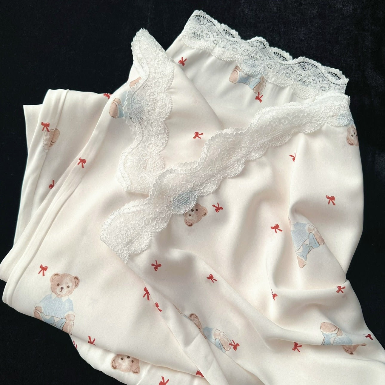 Pijama lụa băng gấu và nơ đỏ nhí dài - ngắn