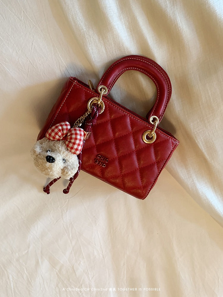 Túi đeo chéo Chio'2nd kèm charm gấu dễ thương