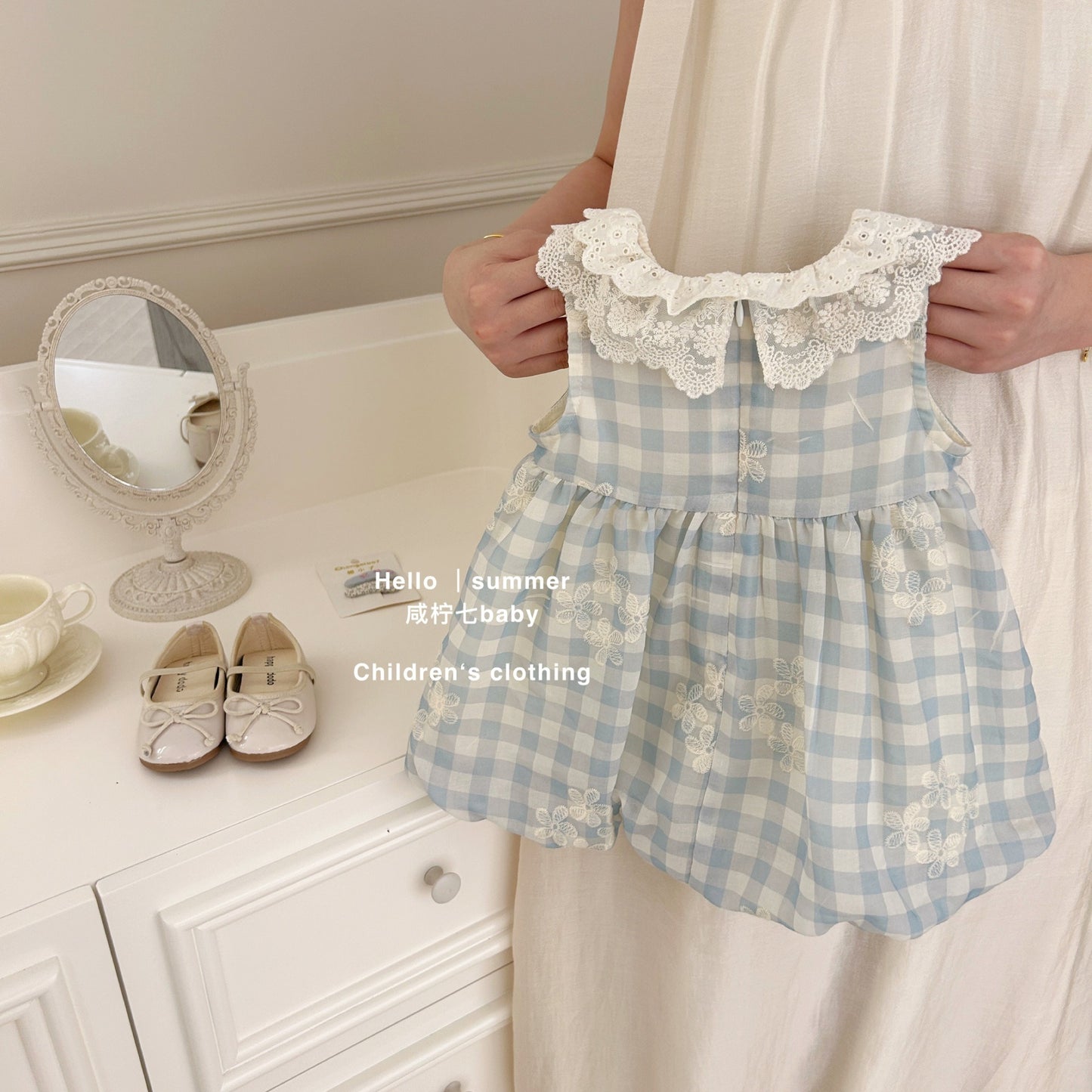 Đầm caro xanh sát nách cổ búp bê viền ren