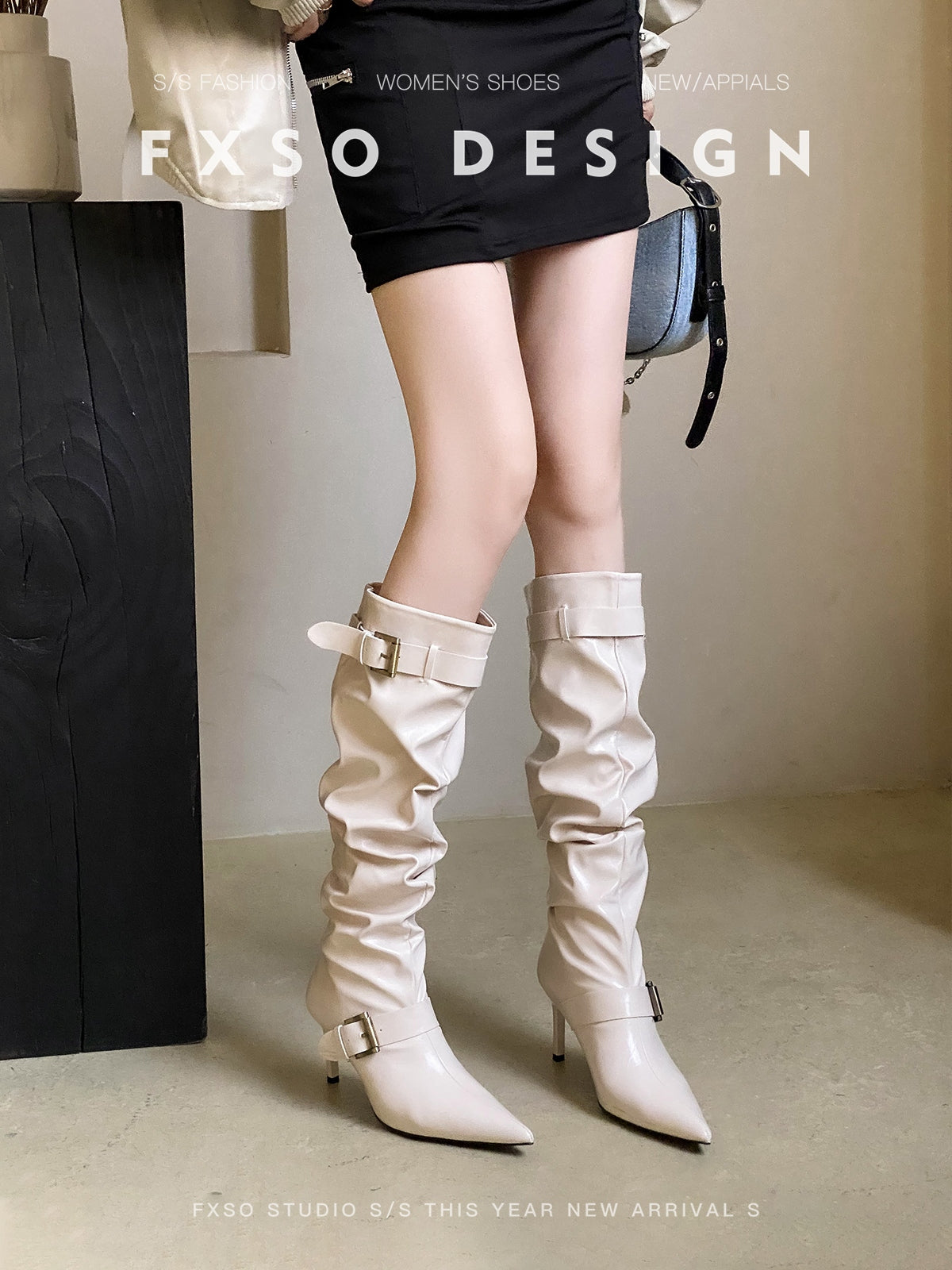 Giày boots cao gót mũi nhọn da nhún