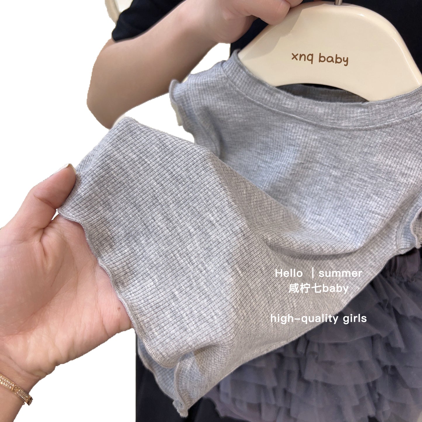 Set áo ba lỗ và chân váy nơ tầng xám cho bé gái