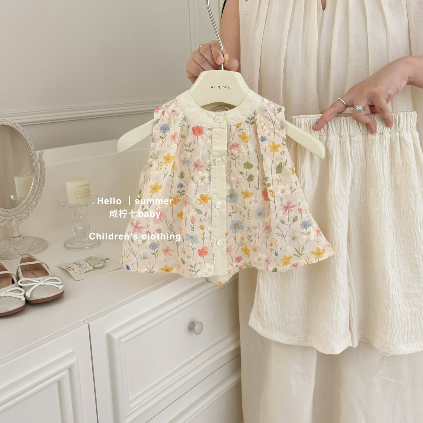 Bộ áo sát nách hoa quần suông dài màu kem cho bé gái