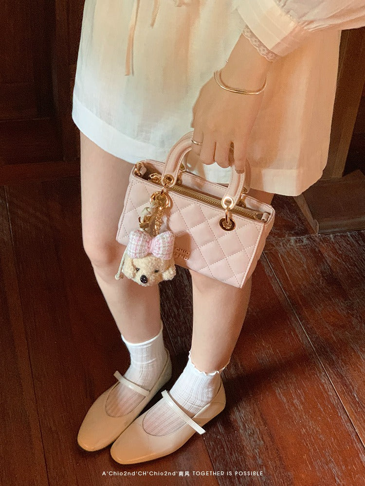 Túi đeo chéo Chio'2nd kèm charm gấu dễ thương