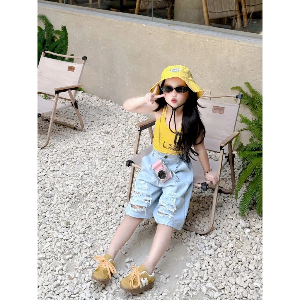 Set quần ngố bò ống xuông rách kèm áo 2 dây vàng cho bé