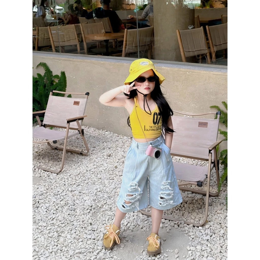 Set quần ngố bò ống xuông rách kèm áo 2 dây vàng cho bé