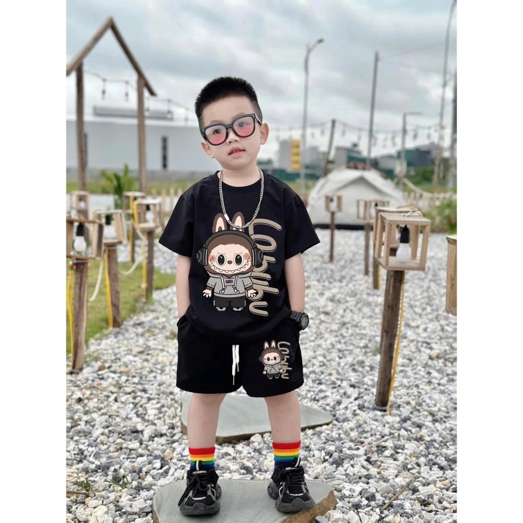 Bộ quần áo cộc tay cho bé trai hình Labubu tai nghe