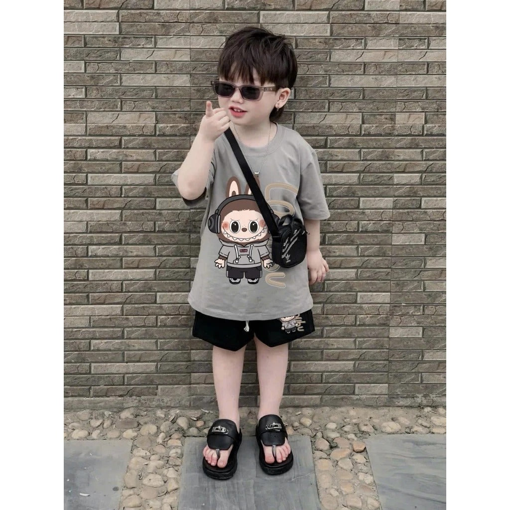 Bộ quần áo cộc tay cho bé trai hình Labubu tai nghe