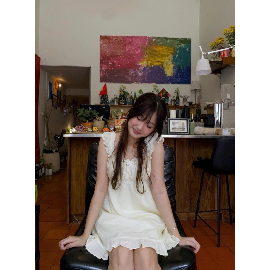 Đầm babydoll trắng kem cổ vuông local brand Việt Nam