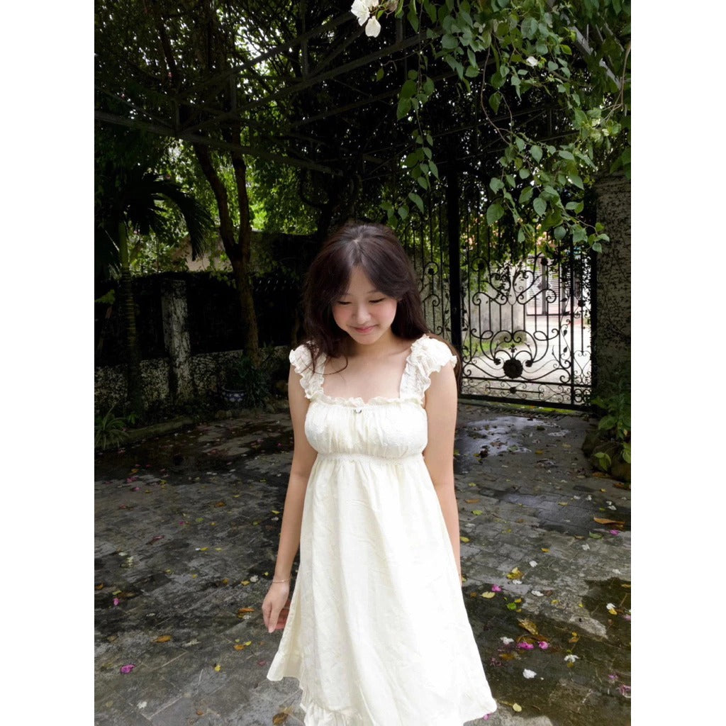 Đầm babydoll trắng kem cổ vuông local brand Việt Nam