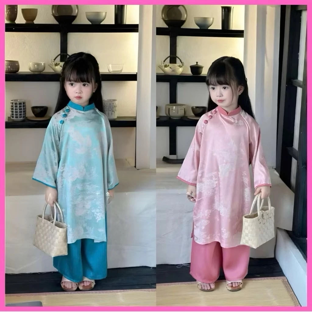 Bộ sưu tập áo dài du xuân cho mẹ và bé