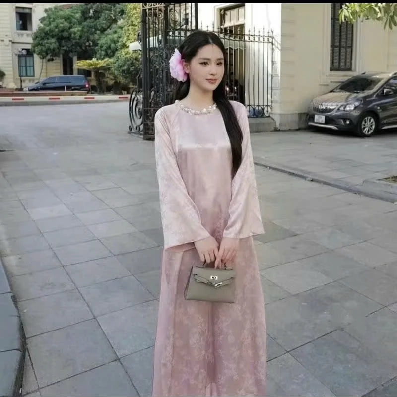 Bộ sưu tập áo dài du xuân cho mẹ và bé