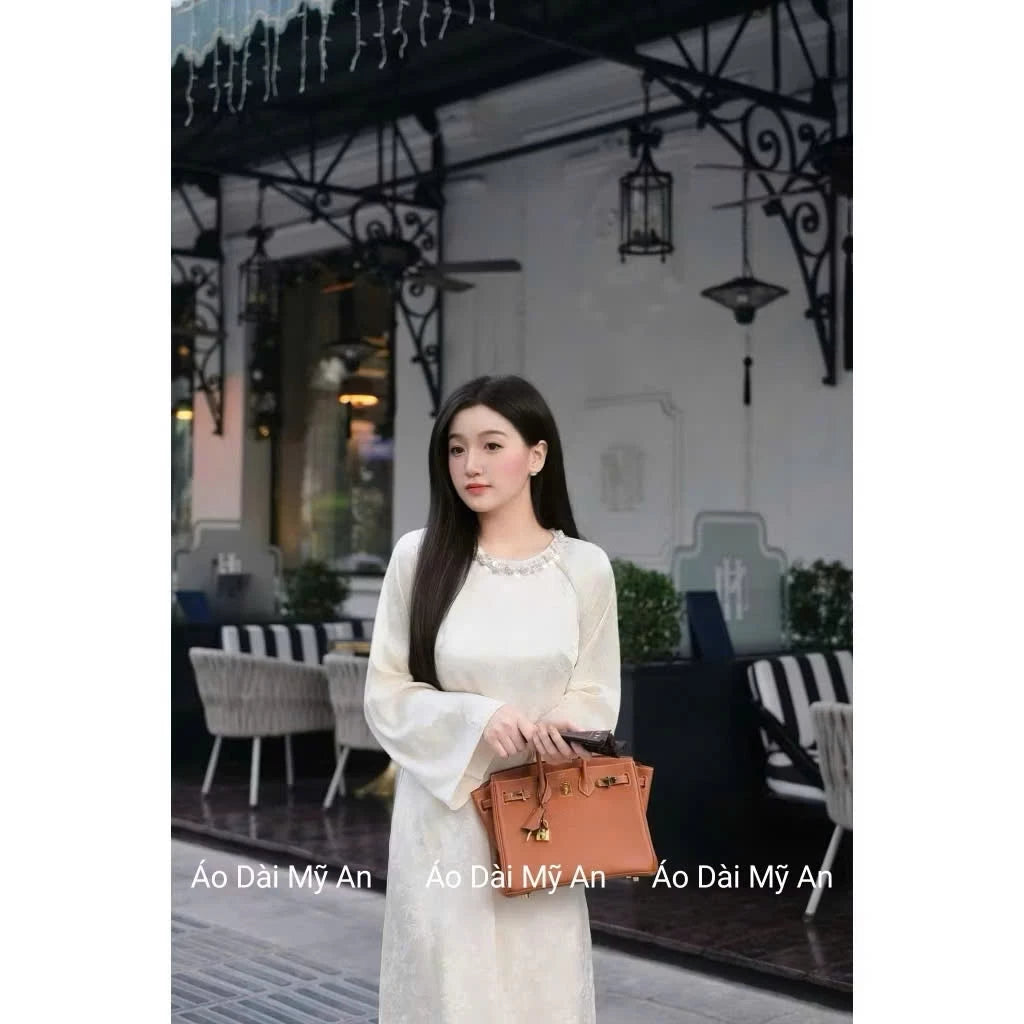 Bộ sưu tập áo dài du xuân cho mẹ và bé