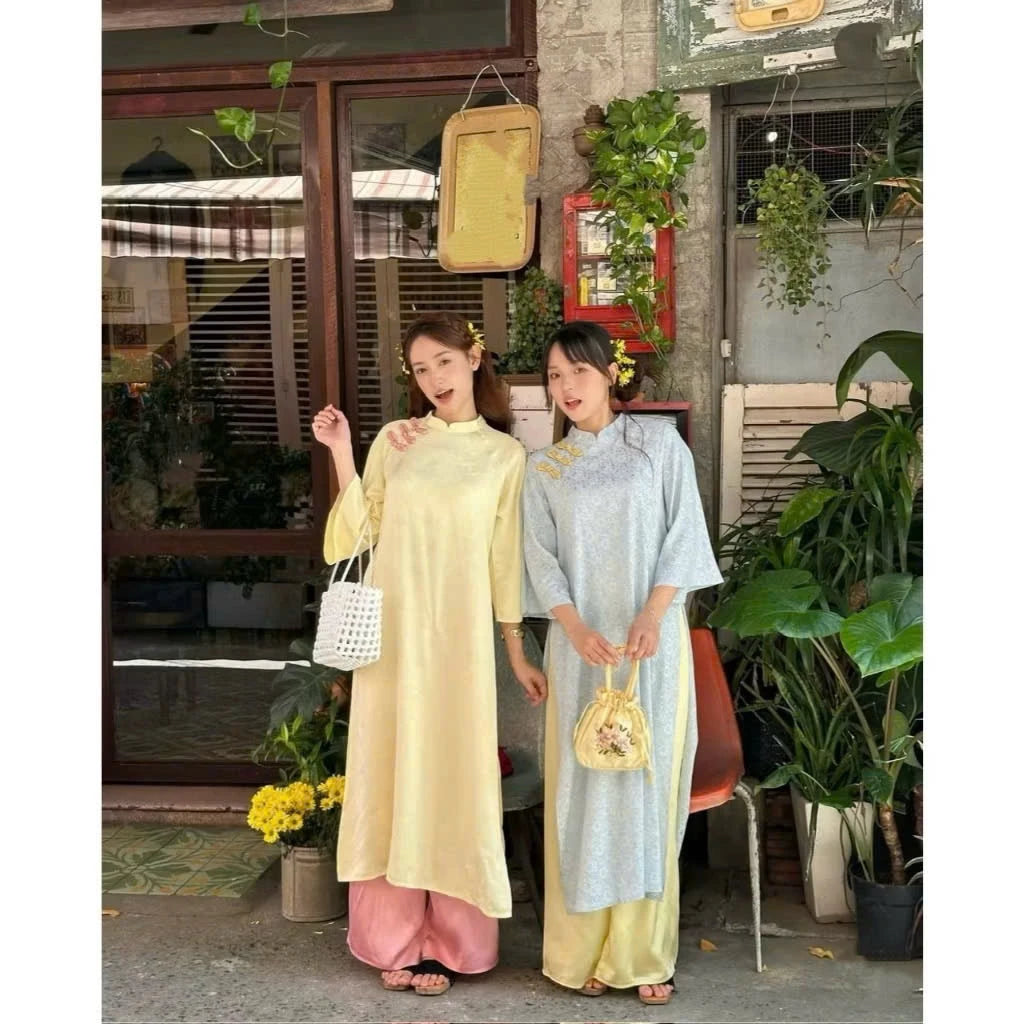 Bộ sưu tập áo dài du xuân cho mẹ và bé