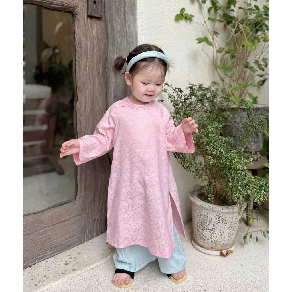 Bộ sưu tập áo dài du xuân cho mẹ và bé