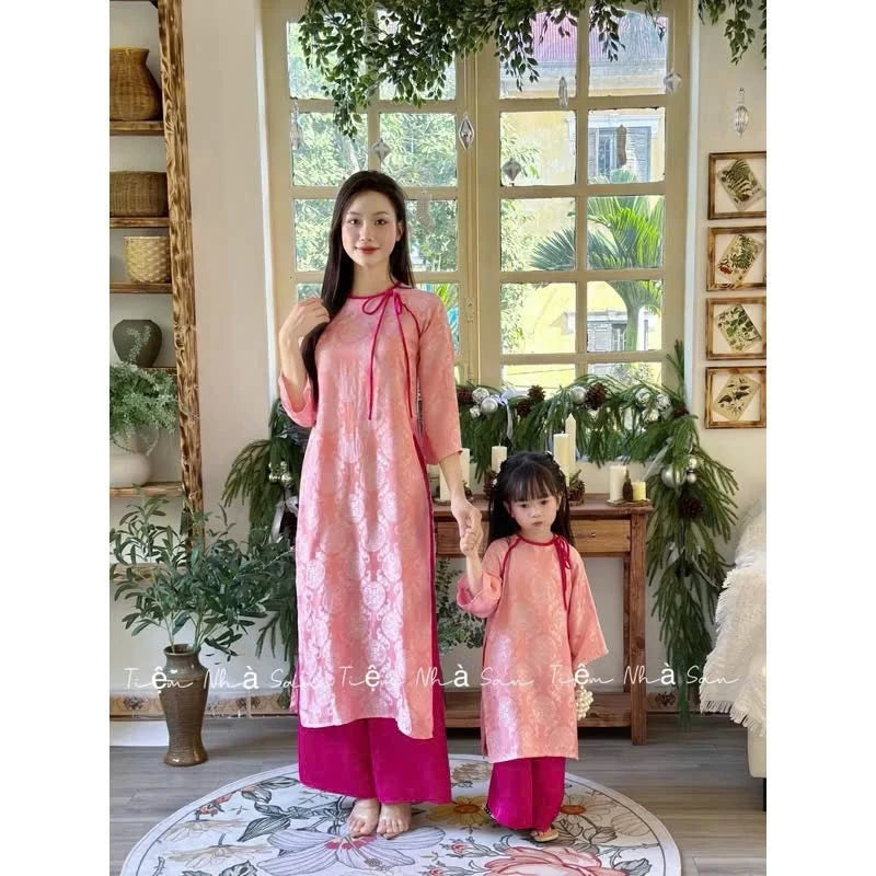 Bộ sưu tập áo dài du xuân cho mẹ và bé