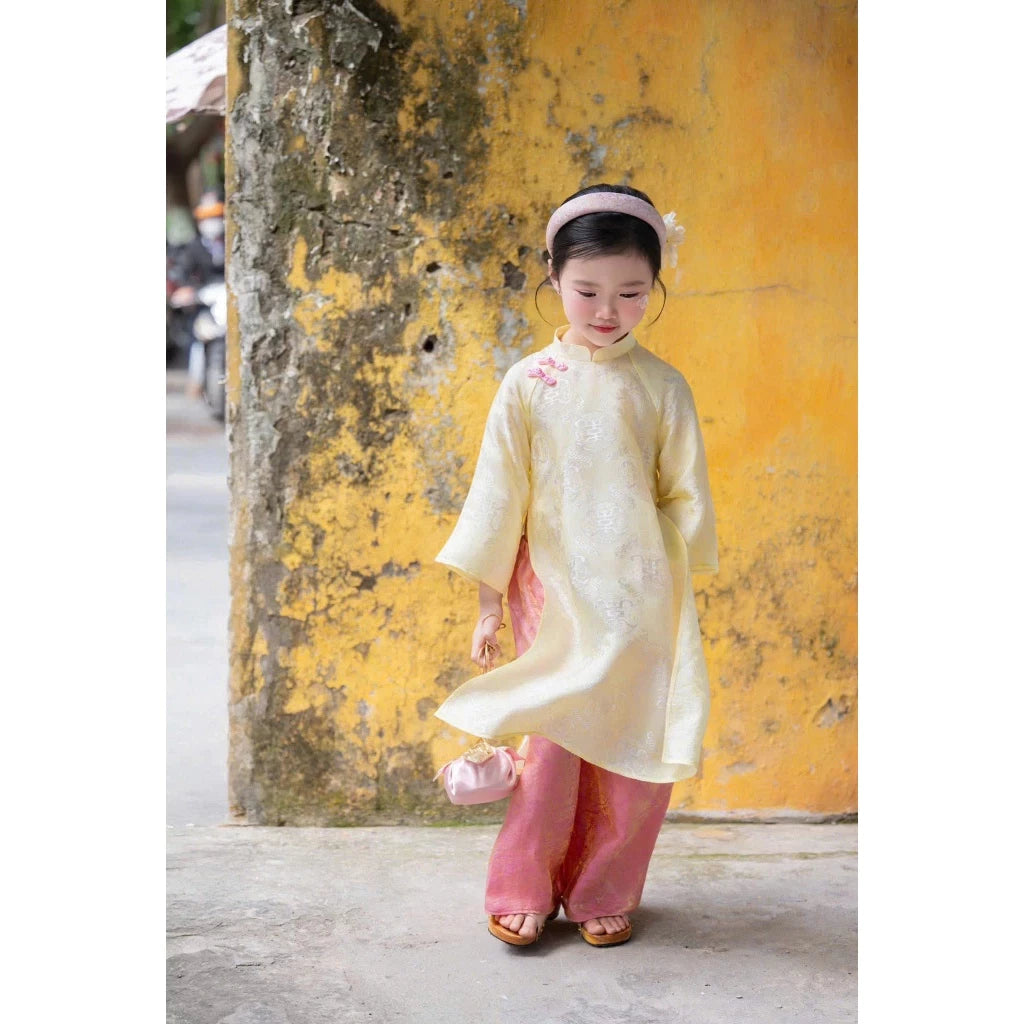 Bộ sưu tập áo dài du xuân cho mẹ và bé