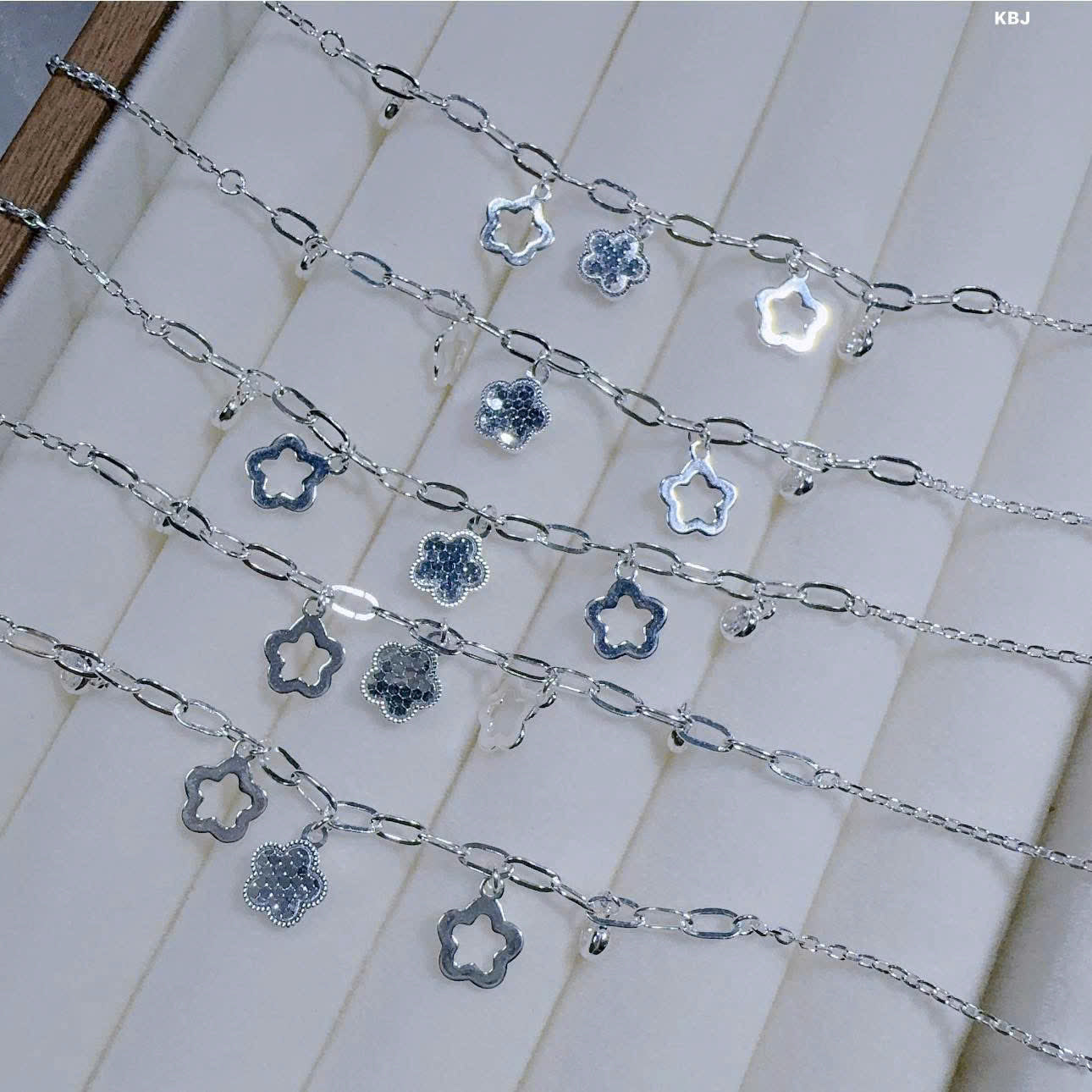 Lắc tay - lắc chân bạc thanh mảnh kèm charm tỉ mỉ