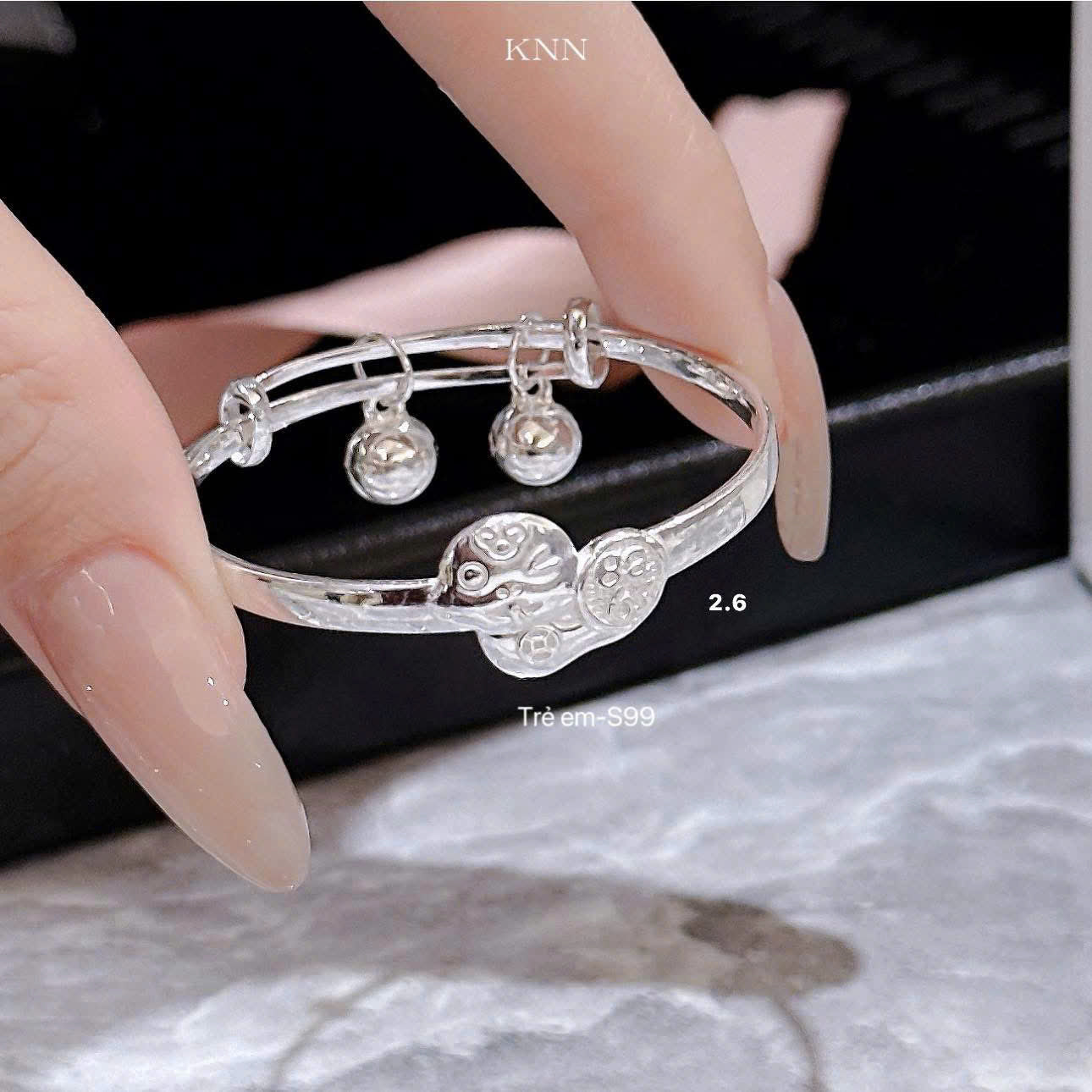 Vòng bạc cho bé sáng đẹp