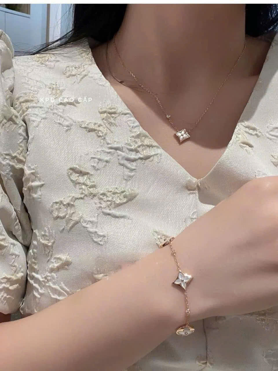 Bộ trang sức LV xi vàng hồng