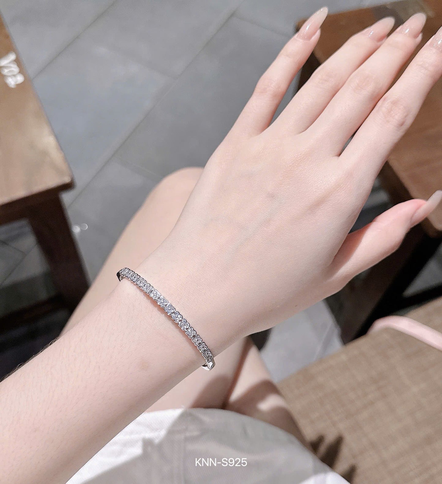 Vòng bạc nhẹ nhàng dễ đeo, dễ vệ sinh