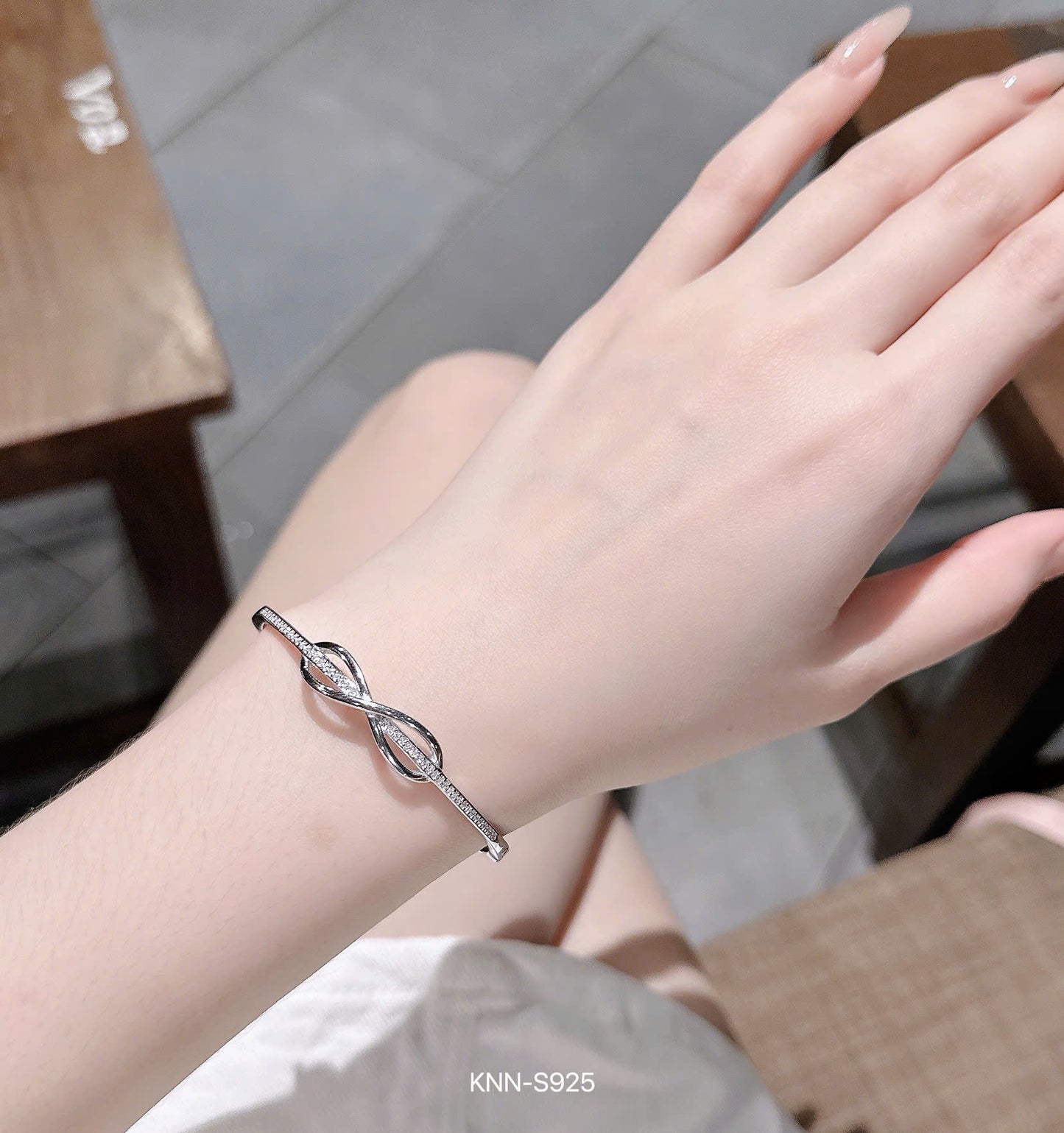 Vòng bạc nhẹ nhàng dễ đeo, dễ vệ sinh