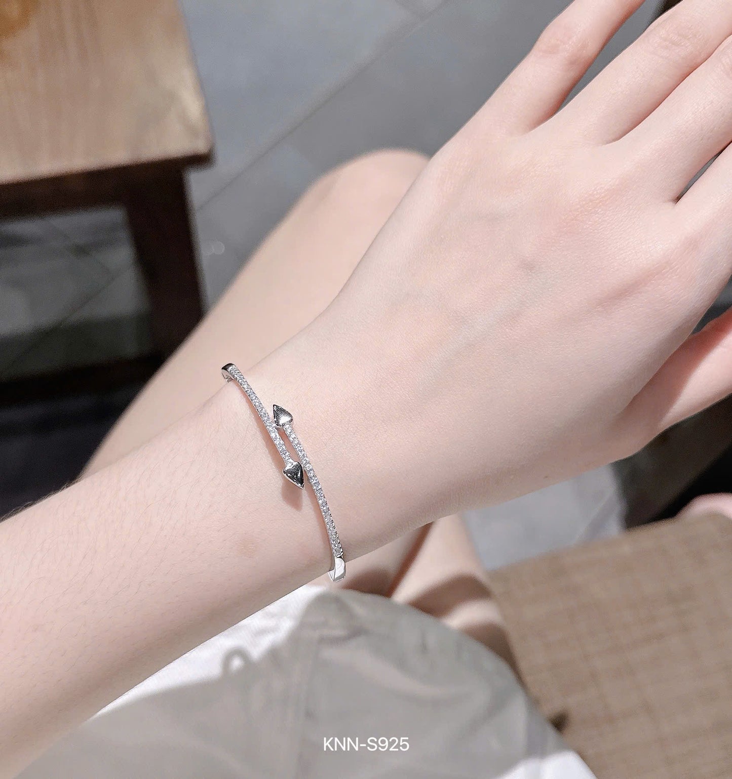 Vòng bạc nhẹ nhàng dễ đeo, dễ vệ sinh