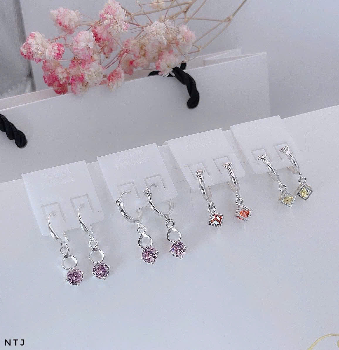 Khuyên bạc hoa tòn ten cho bé
