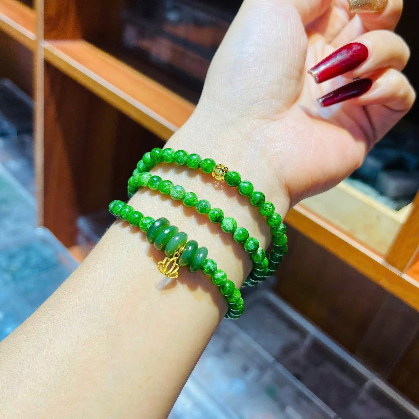 Chuỗi thạch anh tự nhiên phối charm vàng 10k theo ý