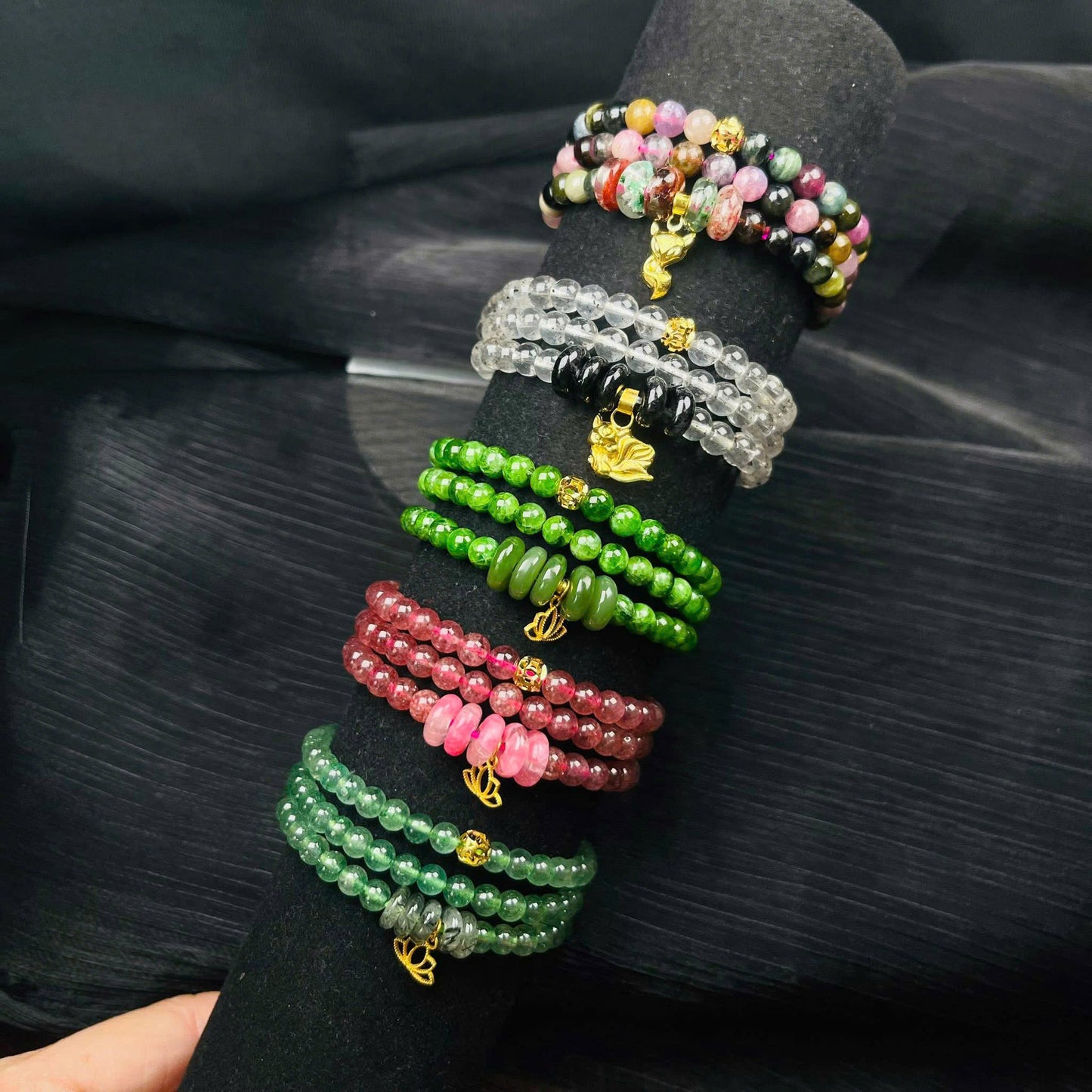 Chuỗi thạch anh tự nhiên phối charm vàng 10k theo ý