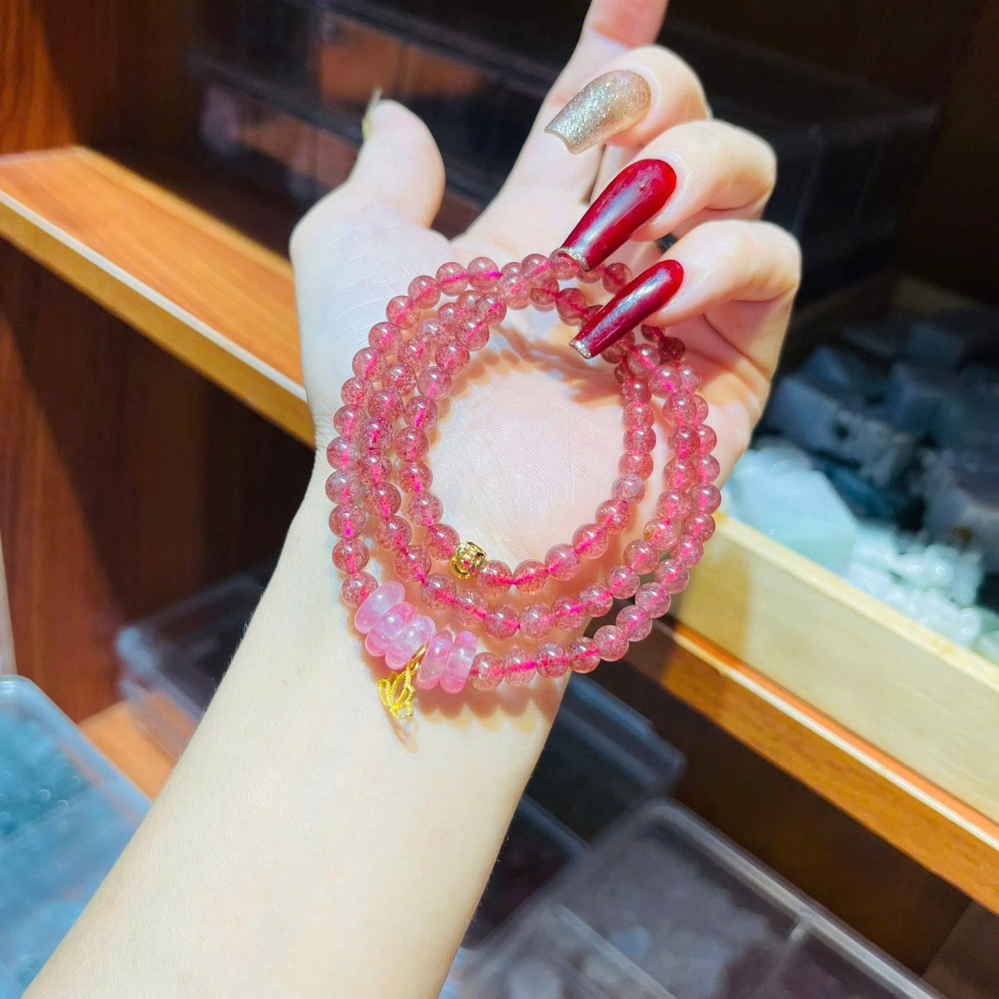 Chuỗi thạch anh tự nhiên phối charm vàng 10k theo ý
