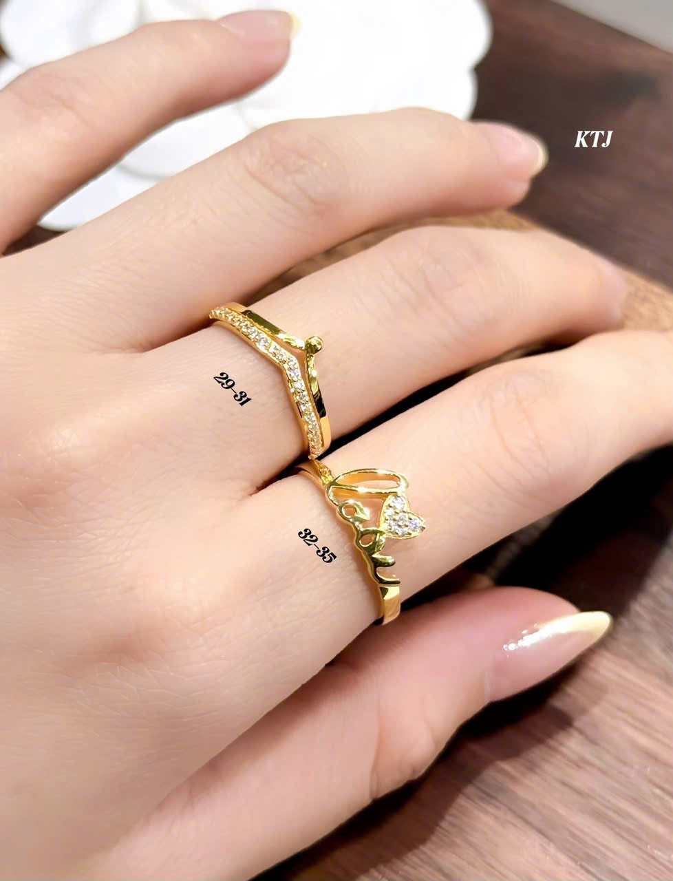 Nhẫn vàng nhỏ xinh cho mấy nàng thích style nhẹ nhàng