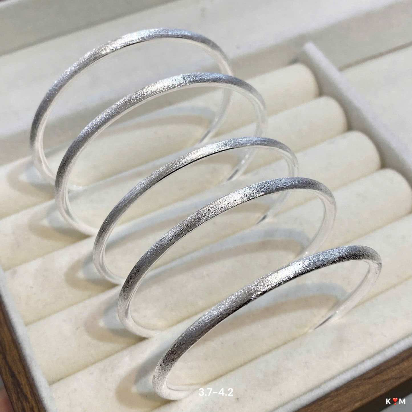 Vòng bạc trơn cho nữ dễ phối đồ