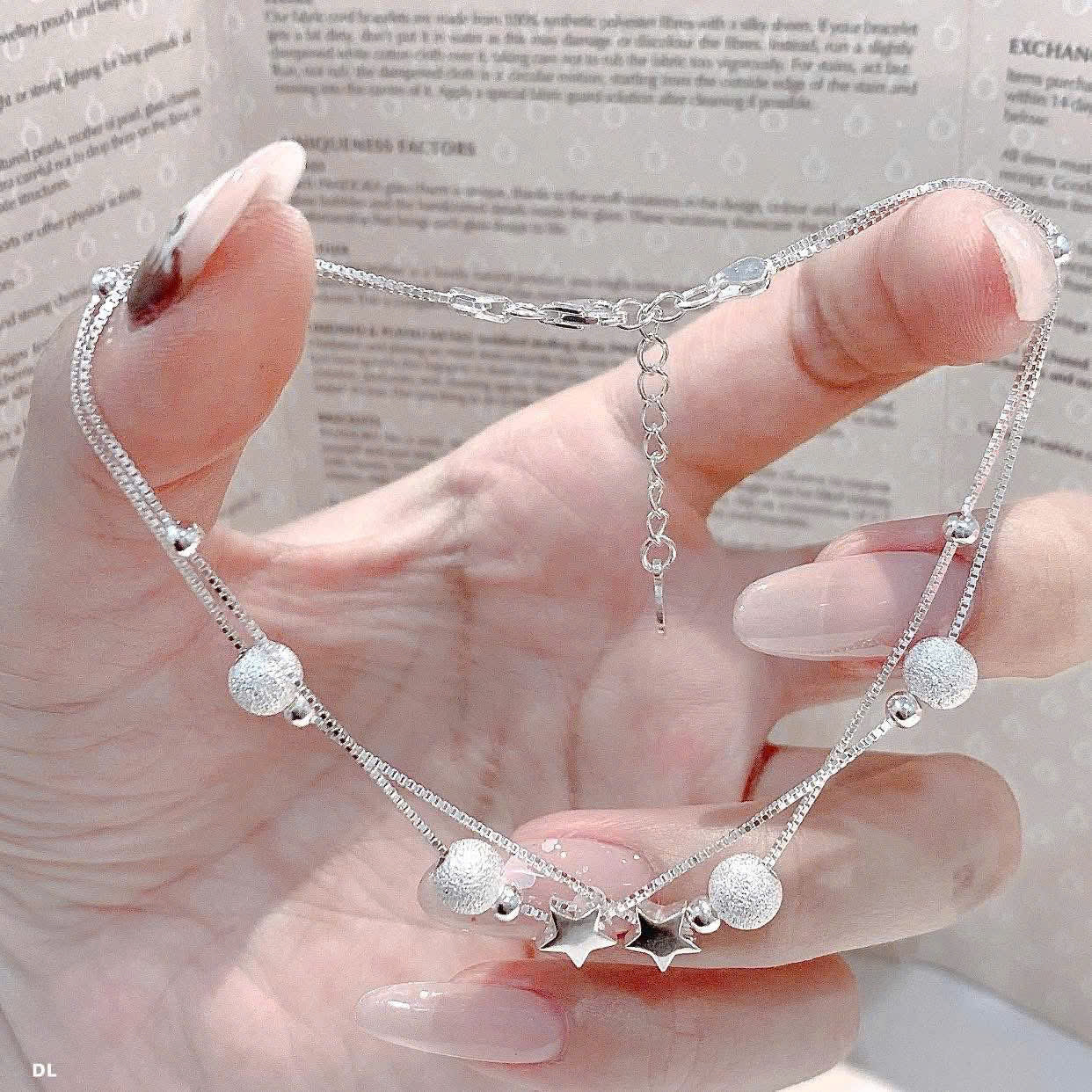 Lắc chân bạc thanh mảnh
