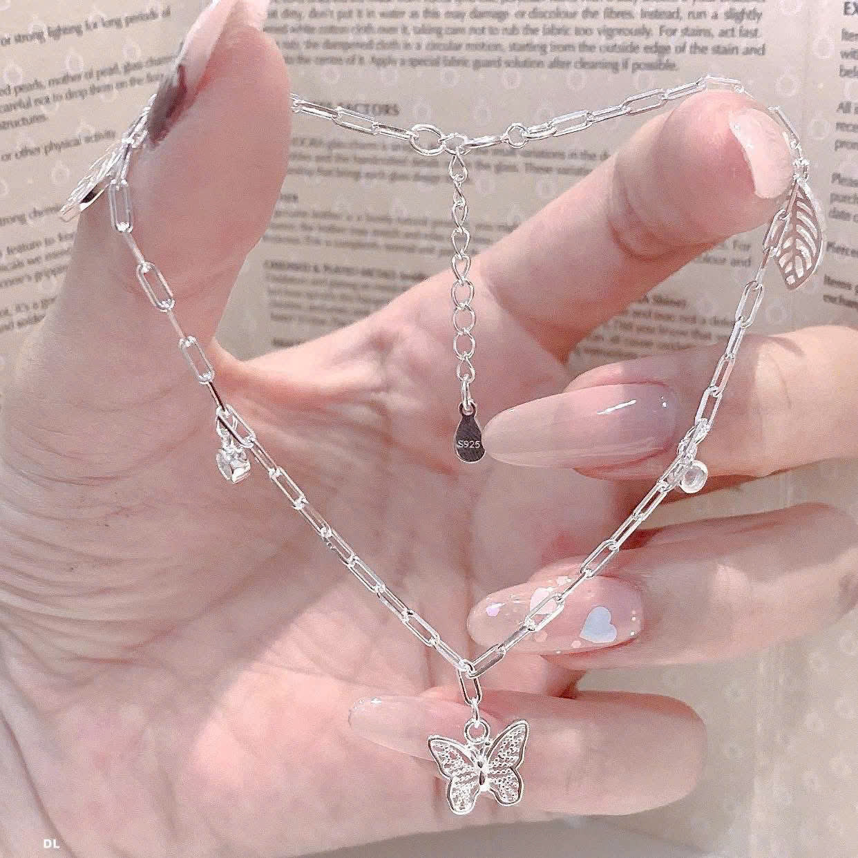 Lắc chân bạc thanh mảnh