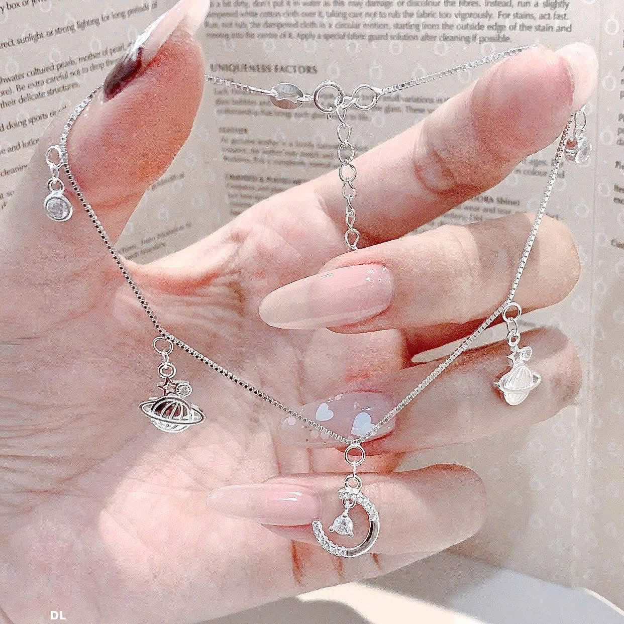 Lắc chân bạc thanh mảnh