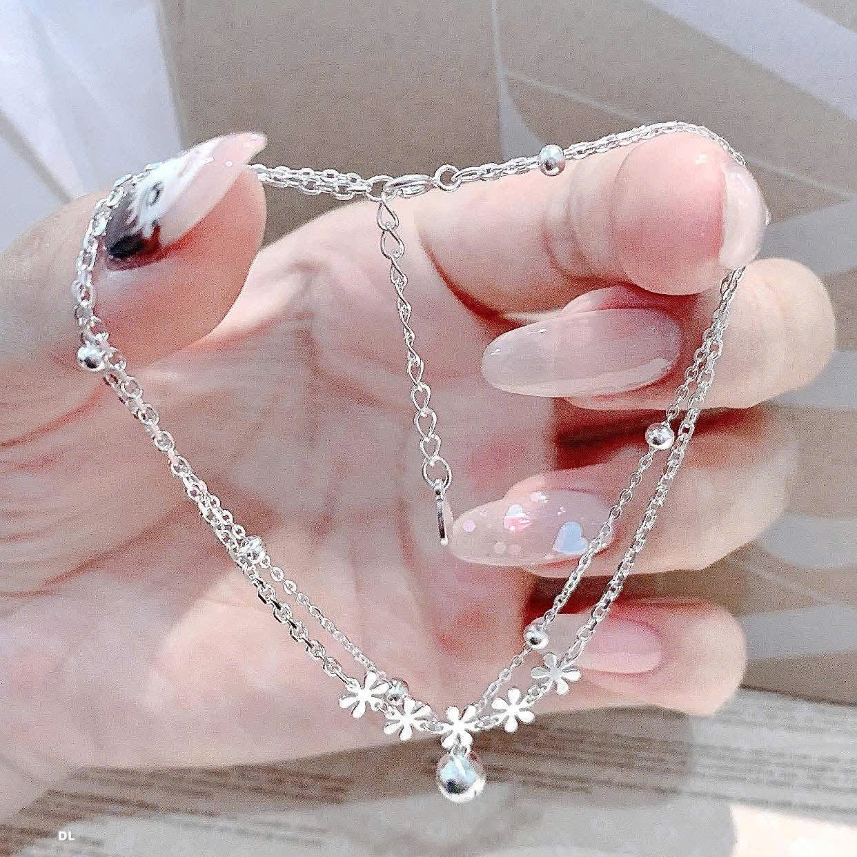 Lắc chân bạc thanh mảnh