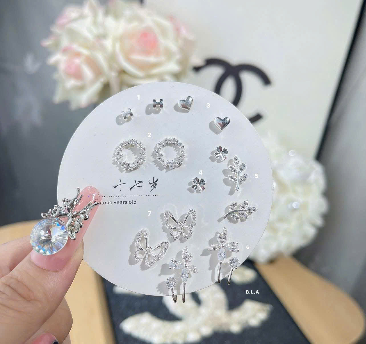 Khuyên tai mẫu xinh - Nhận bấm khuyên nhẹ nhàng - an toàn - vệ sinh