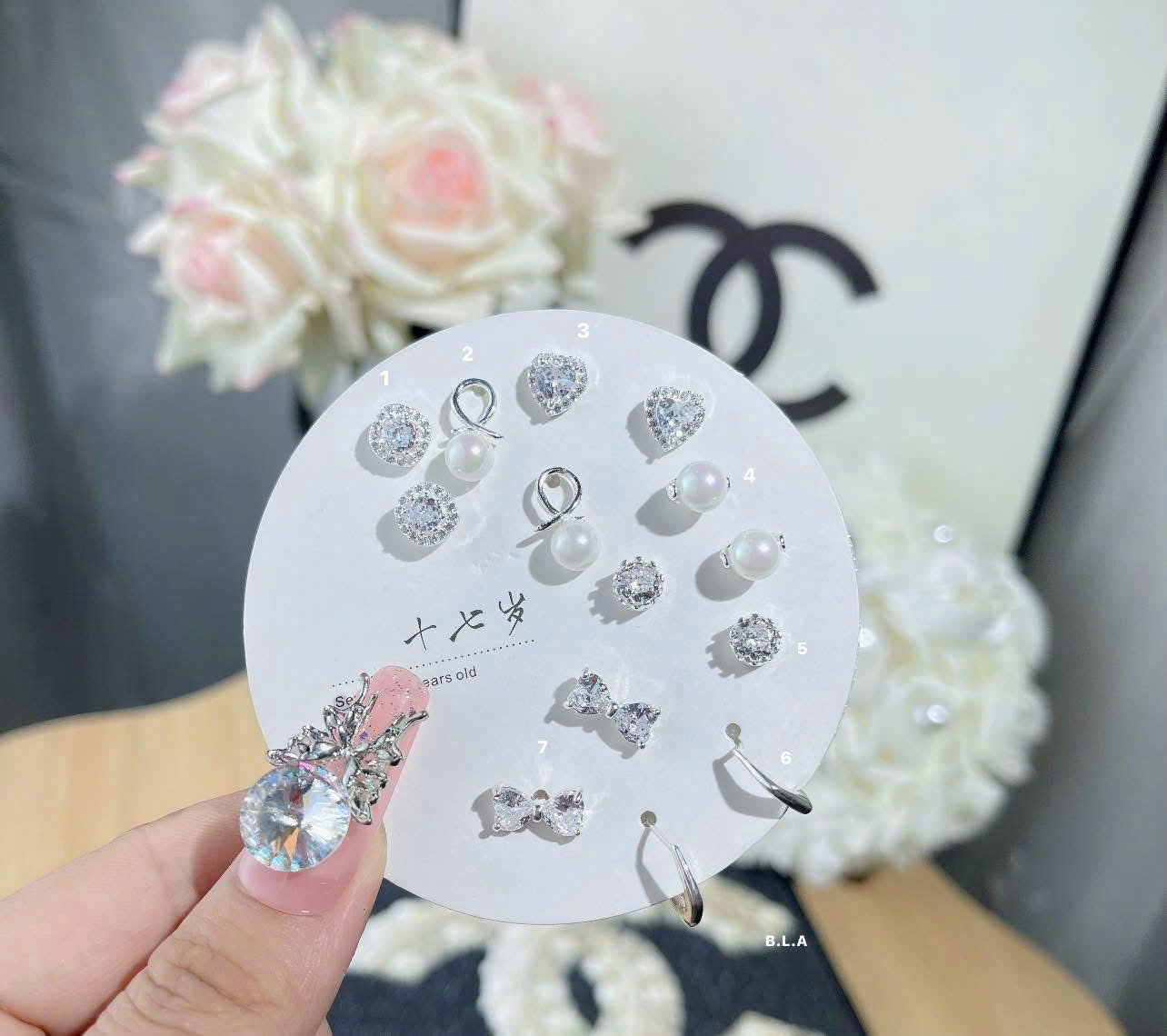 Khuyên tai mẫu xinh - Nhận bấm khuyên nhẹ nhàng - an toàn - vệ sinh