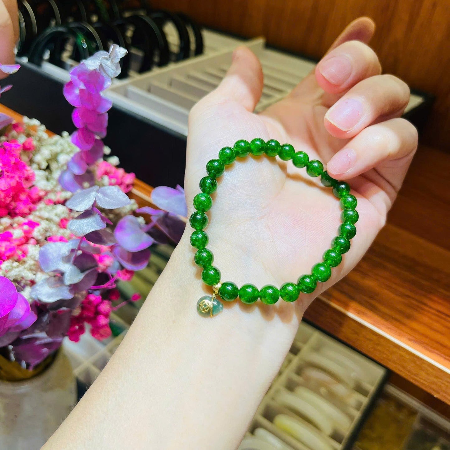 Vòng đá Diop tự nhiên mix charm V10K