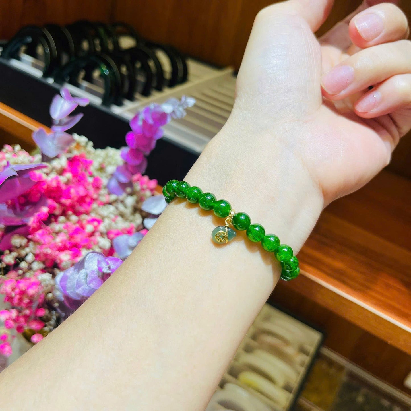 Vòng đá Diop tự nhiên mix charm V10K