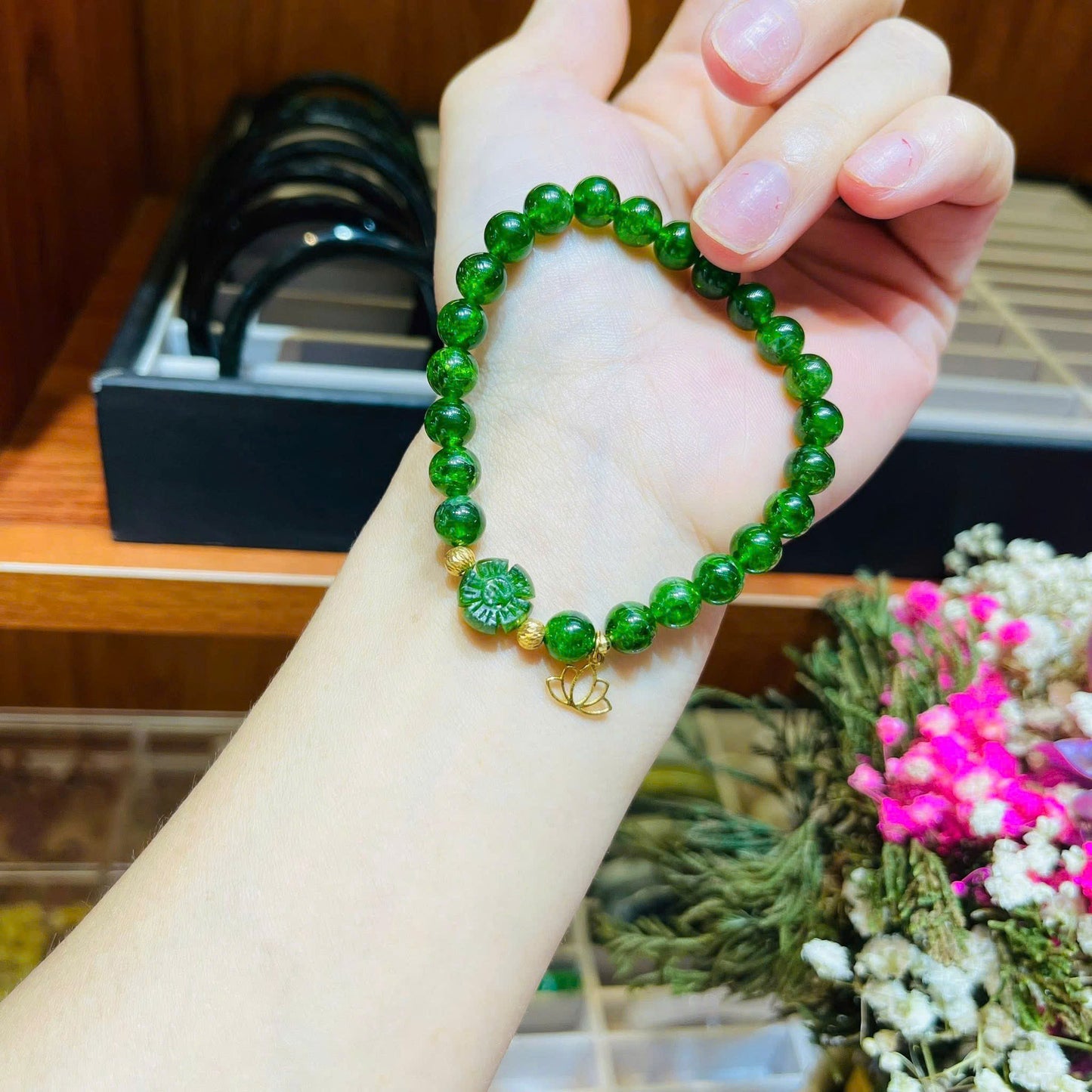 Vòng đá Diop tự nhiên mix charm V10K